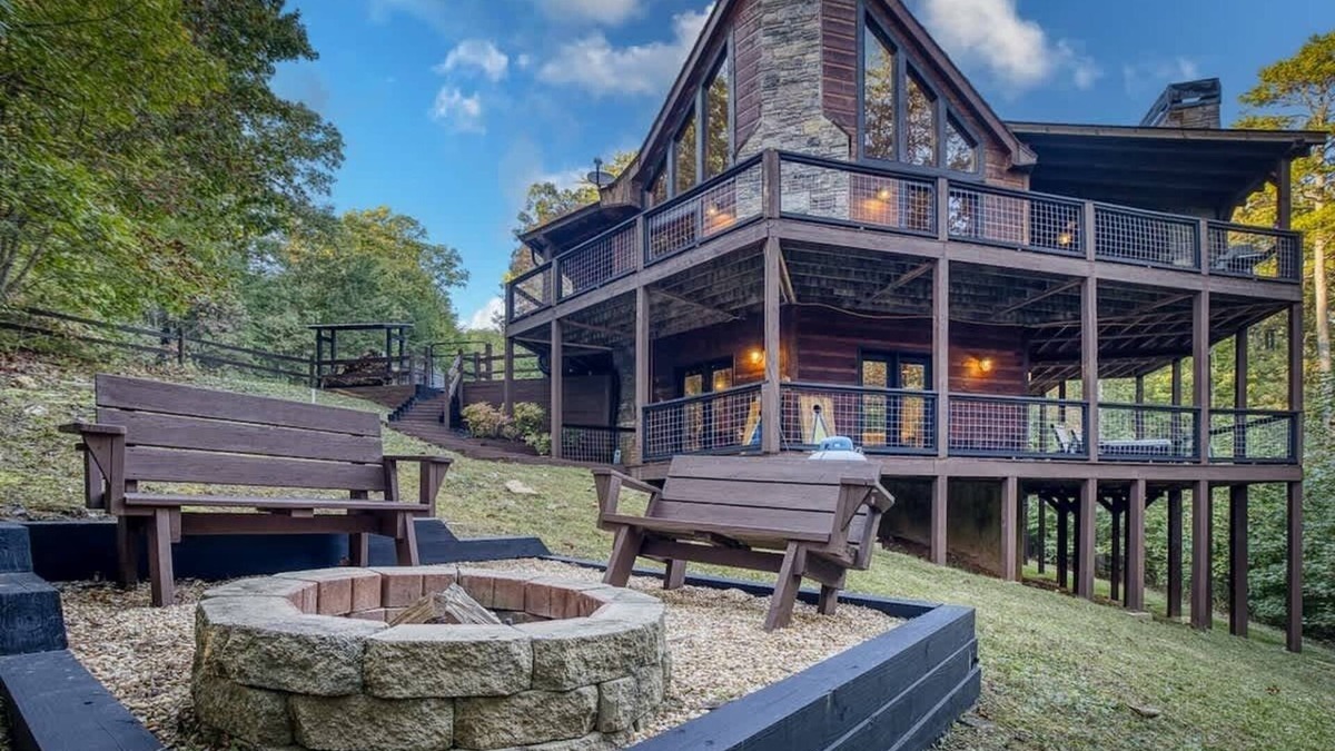 Foxfire Estates Cabin | Foxhollow - Minutes to Blue Ridge, hot tub, pets