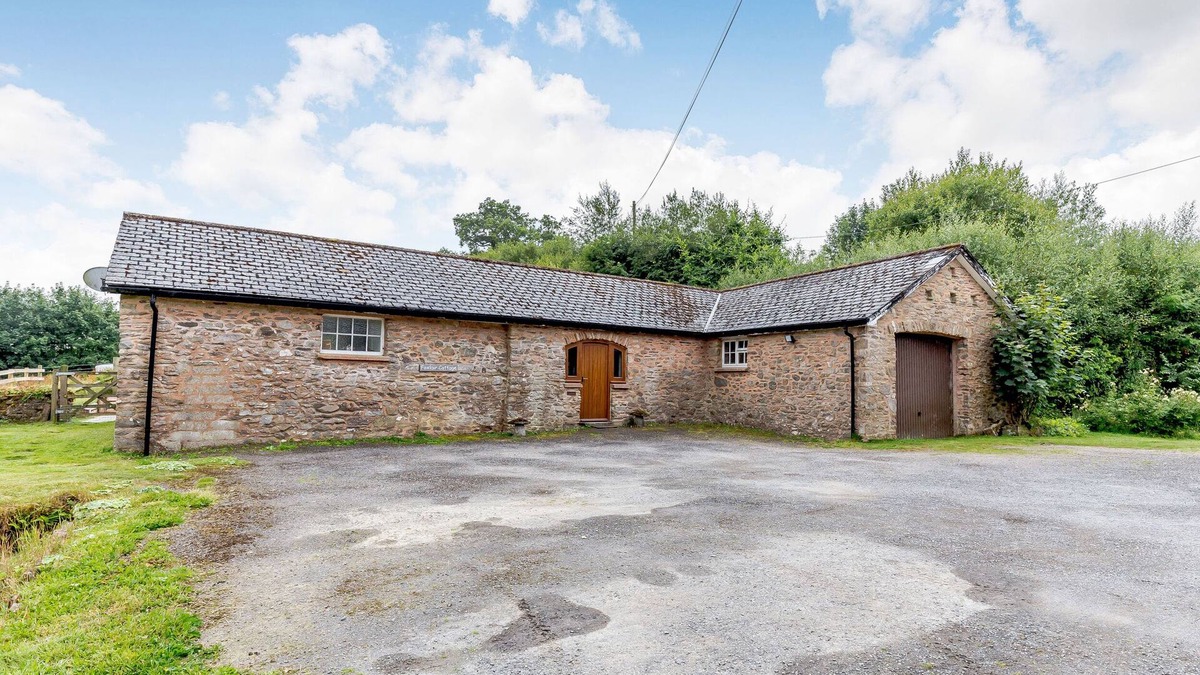 Withypool Cottage | FOXLAIR COTTAGE, pet friendly, with a garden in Withypool