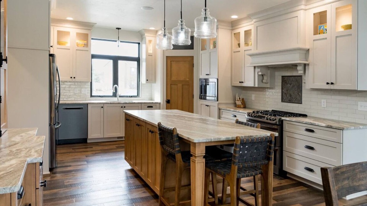 Manitowoc House | Foxy Lady the Luxury house w/Packer themed basement 30 min to Lambeau/GB Draft