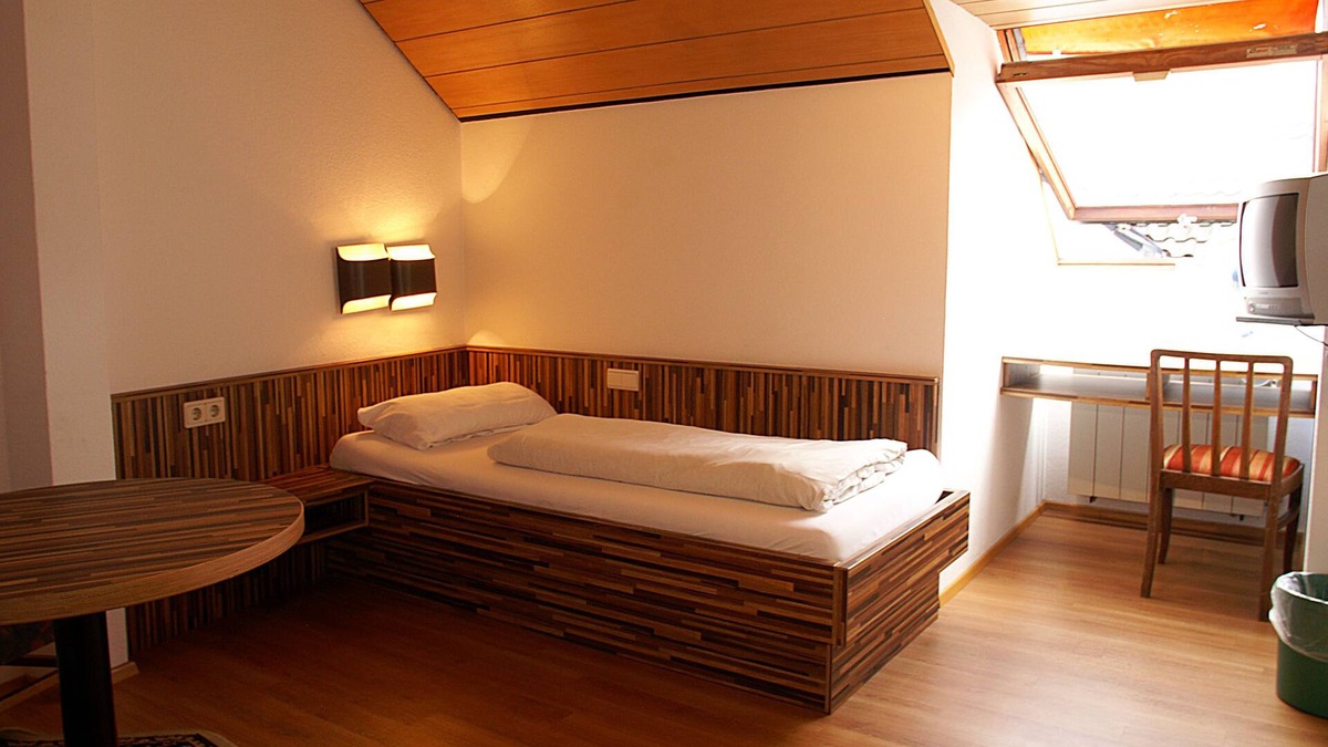 Giebelstadt House | Fränkischer Gasthof Lutz