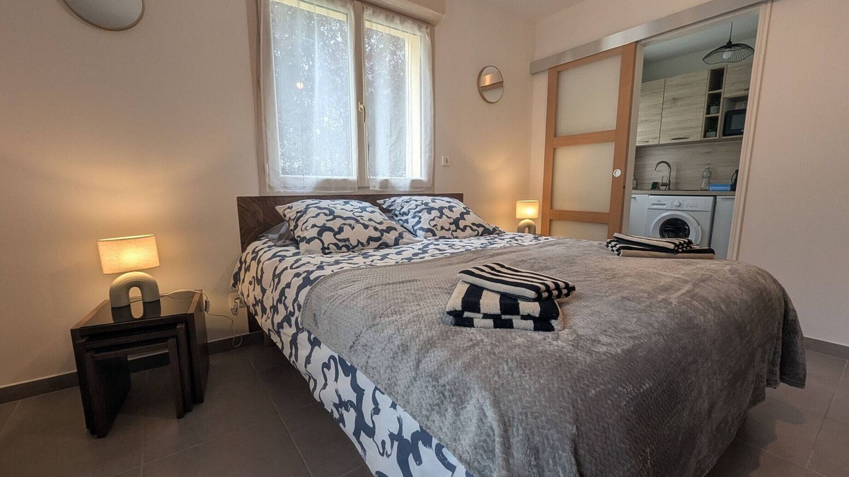 Braucourt Cottage | Comfortable studio with private outdoor space
