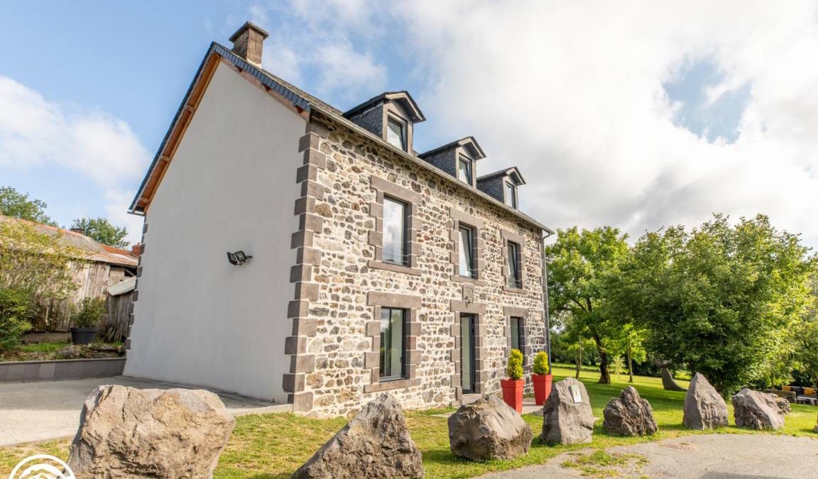 Charbonnieres-les-Varennes House | 203 m² Gîte ∙ 6 bedrooms ∙ 12 guests