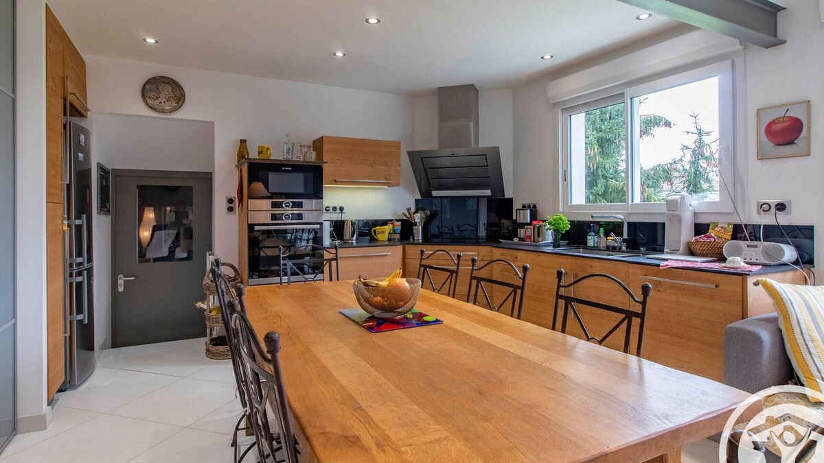 Saint-Georges-des-Gardes Cottage | Charming Cottage near Historic Sites with Garden and Modern Amenities