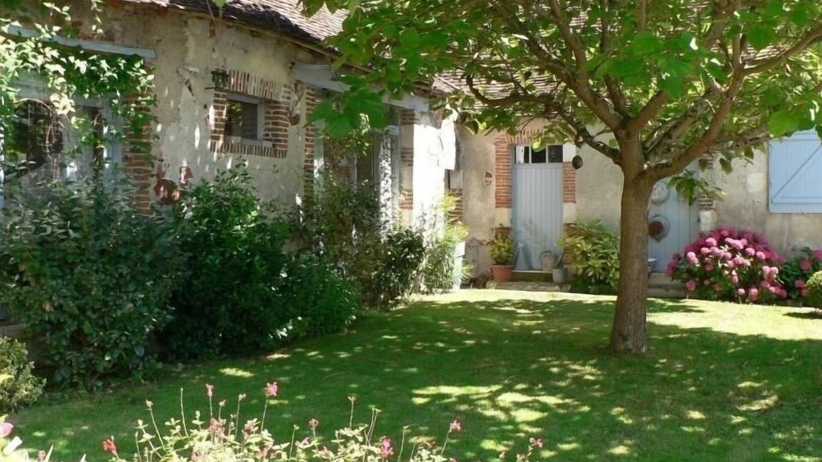 Rosnay Cottage | Charming 17th-18th Century Cottage in Berry, Private Garden, Near Brenne Park, Sleeps 6