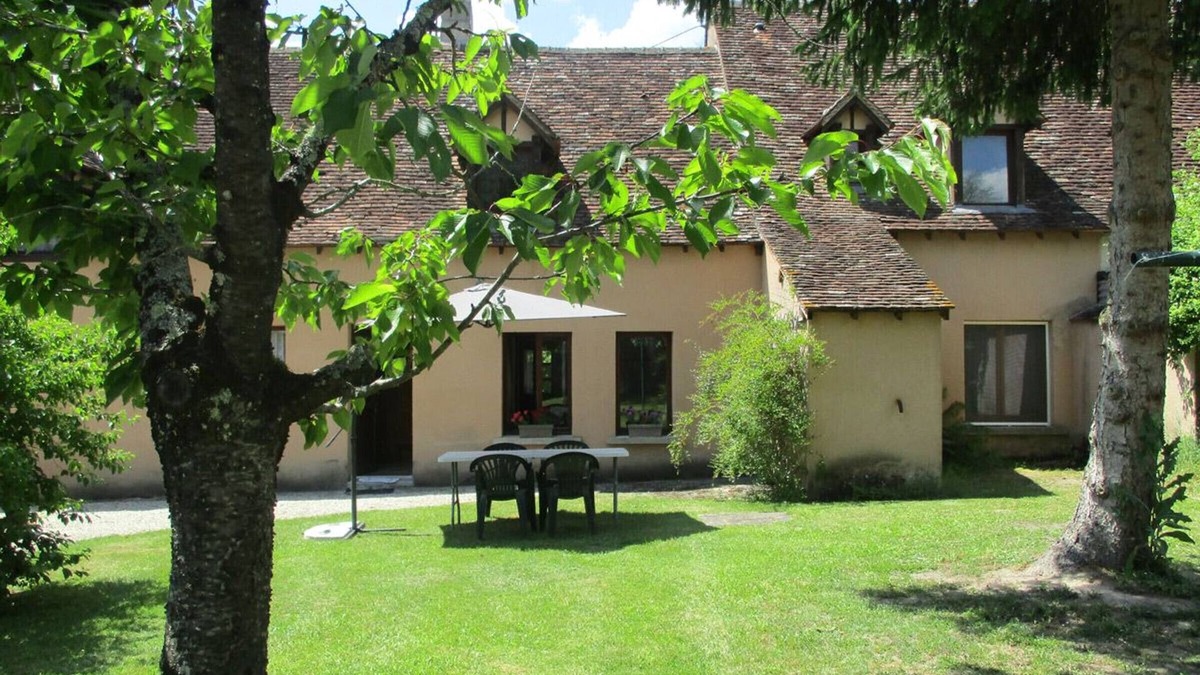 Rosnay Cottage | Charming Gîtes with Private Garden, Free Wi-Fi, and Fishing Pond in La Brenne Natural Park