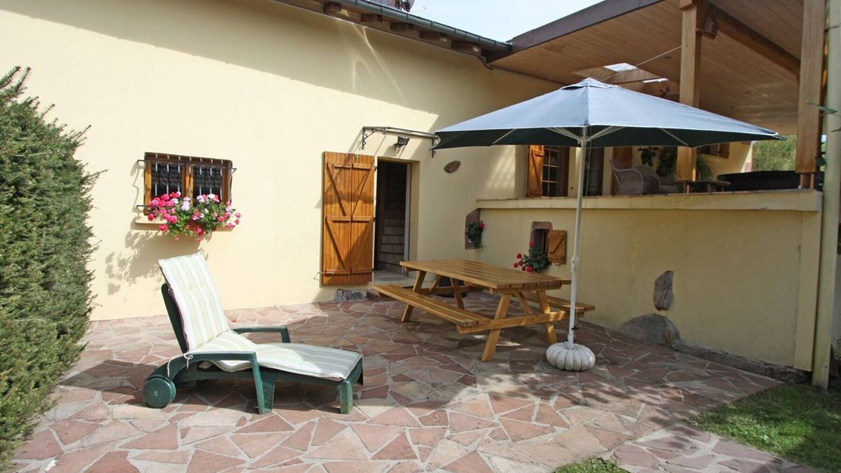 Granges-Aumontzey Cottage | Comfortable apartment with billiard and Wifi
