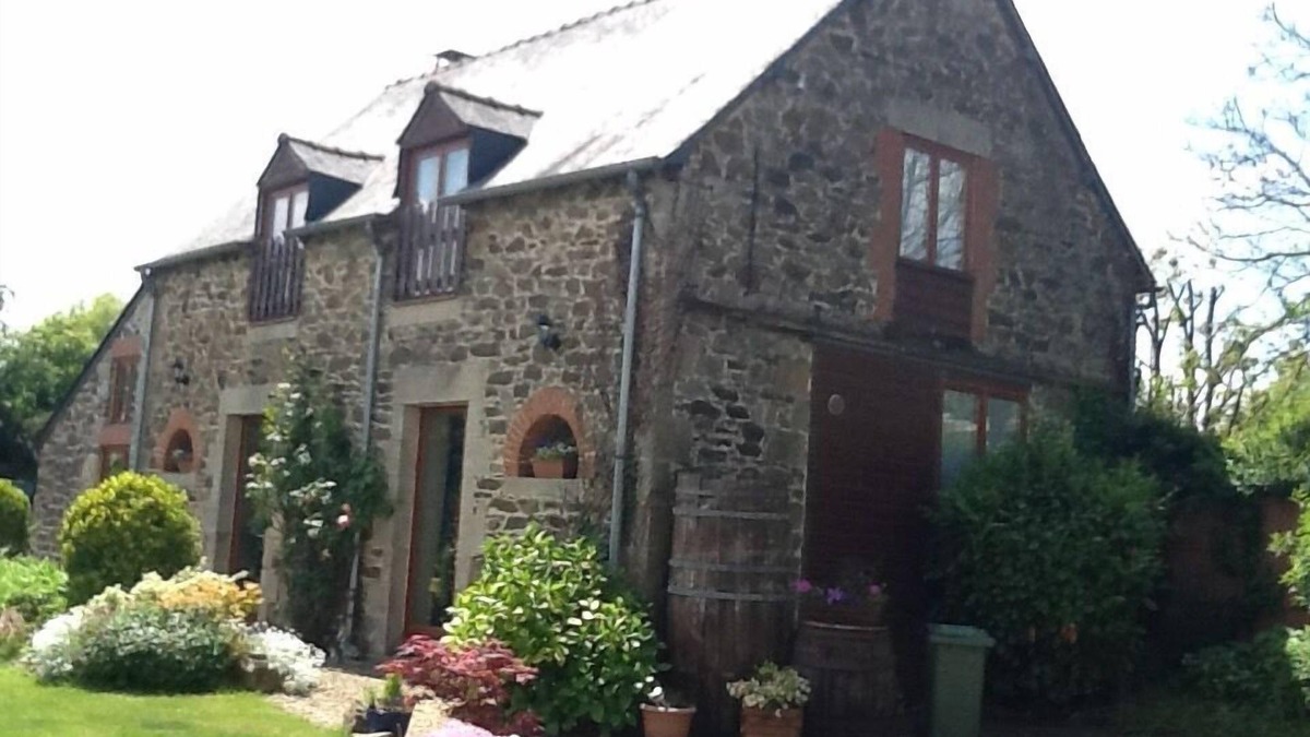 Dolo House | Detached Barn Conversion with heated pool and Jacuzzi with free wifi