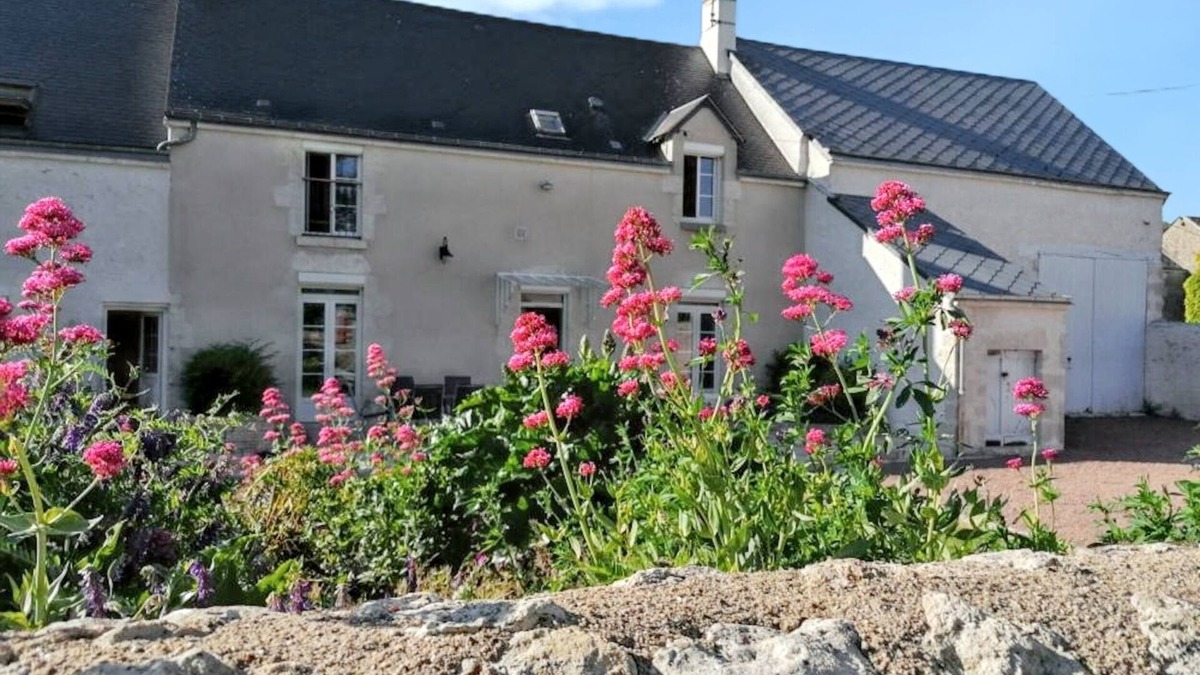 La Chapelle-Saint-Martin-en-Plaine House | Homerez - House in La Chapelle-St-Martin