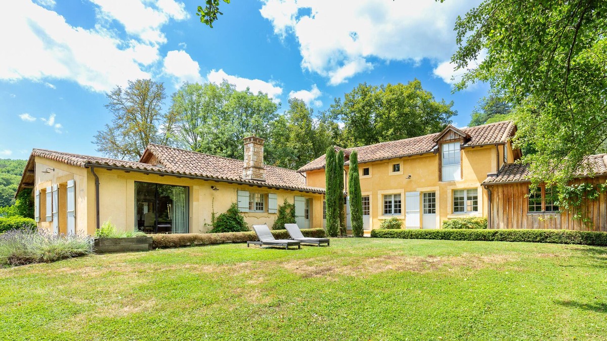 Fleurac House | Clos du Peuch - 10 Guests, Tennis Courts and Pèntanqué, large outdoor area