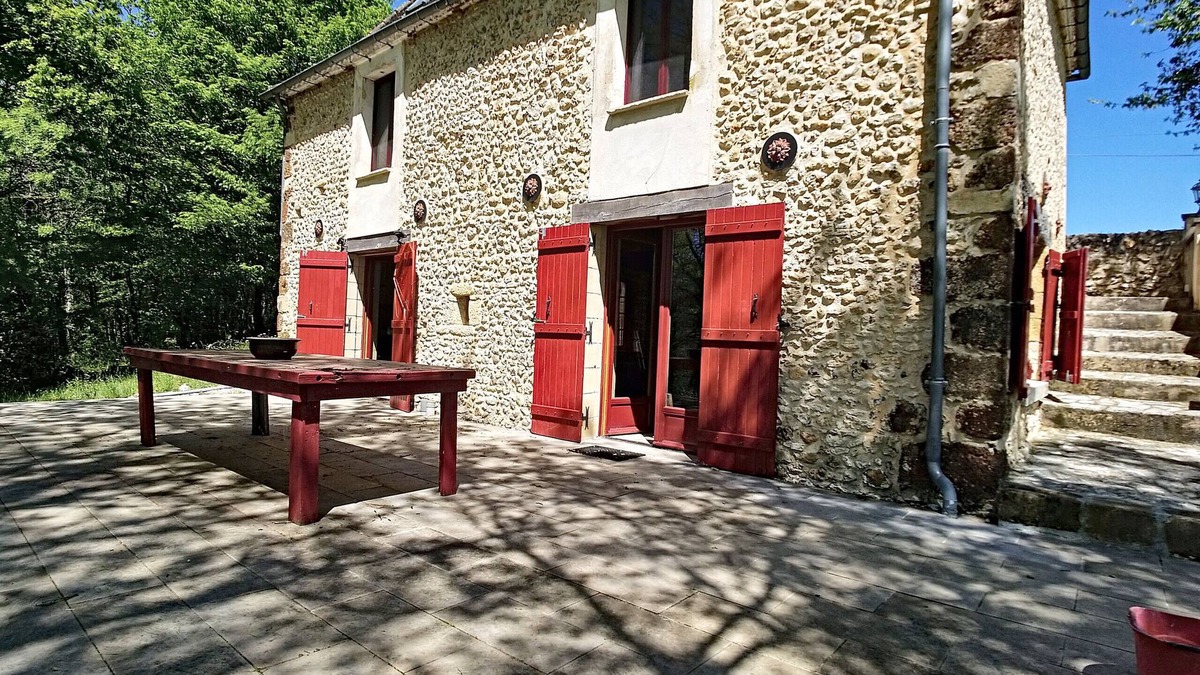 Rouffignac-Saint-Cernin-de-Reilhac House | In the heart of the Dordogne, house for 6, pool