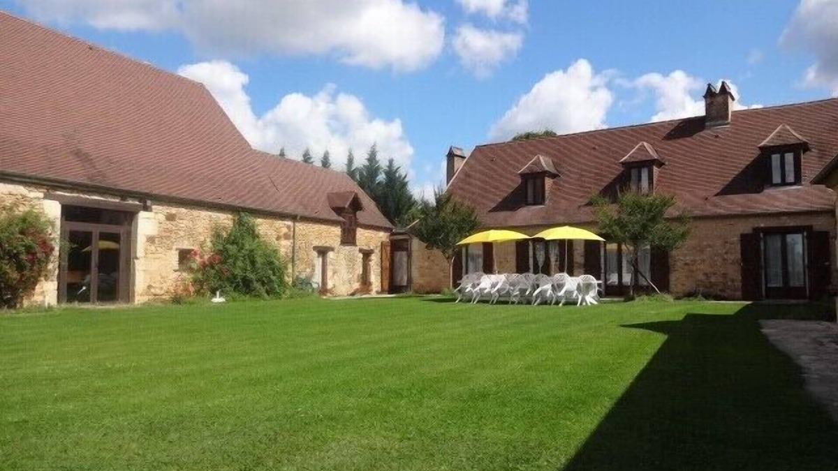 Rouffignac-Saint-Cernin-de-Reilhac House | Character house with old-fashioned furnishings, games room, swimming pool, garden