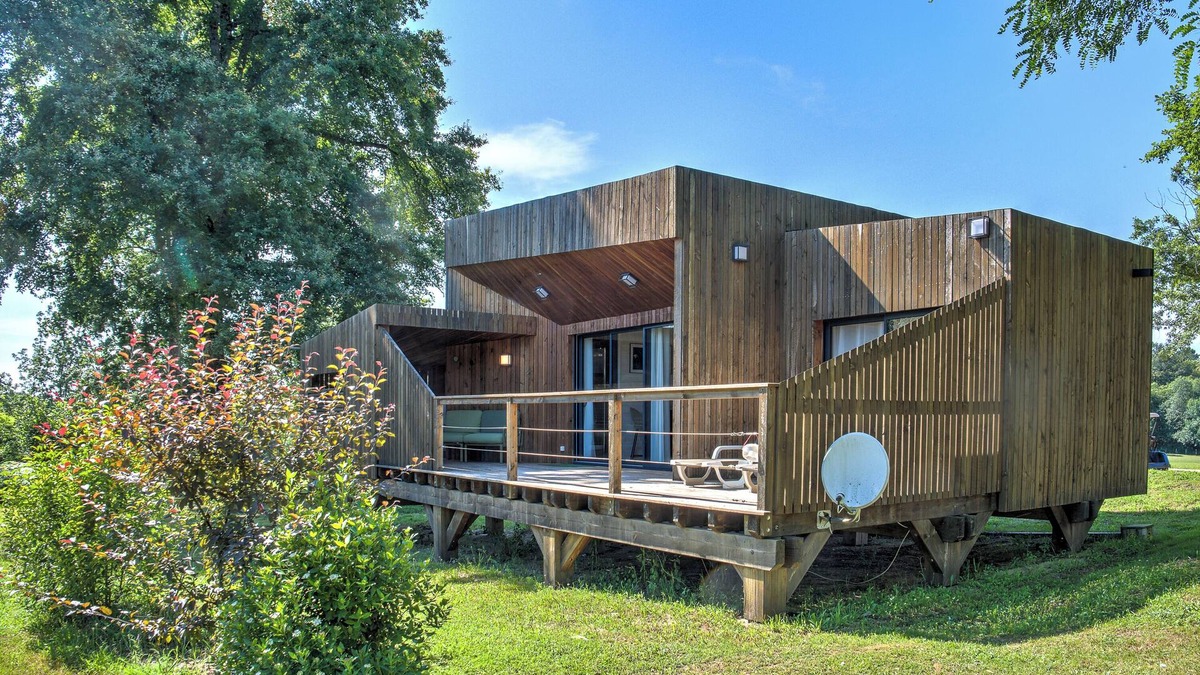 Saint-Felix-de-Reillac-et-Mortemart Bed & Breakfast | Inn 'Lodge Dune' with Private Terrace, Wi-Fi and Air Conditioning