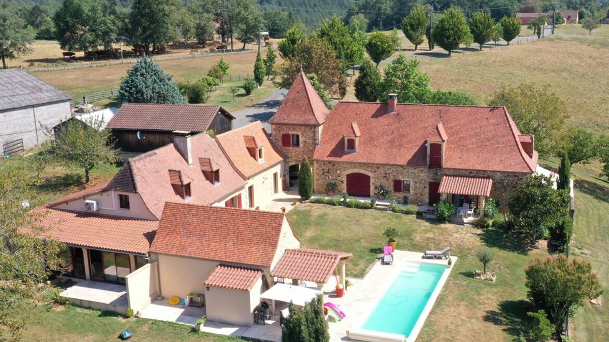 Saint-Felix-de-Reillac-et-Mortemart House | Gîte du pigeonnier with swimming pool Périgord noir 6 people 165€ per night