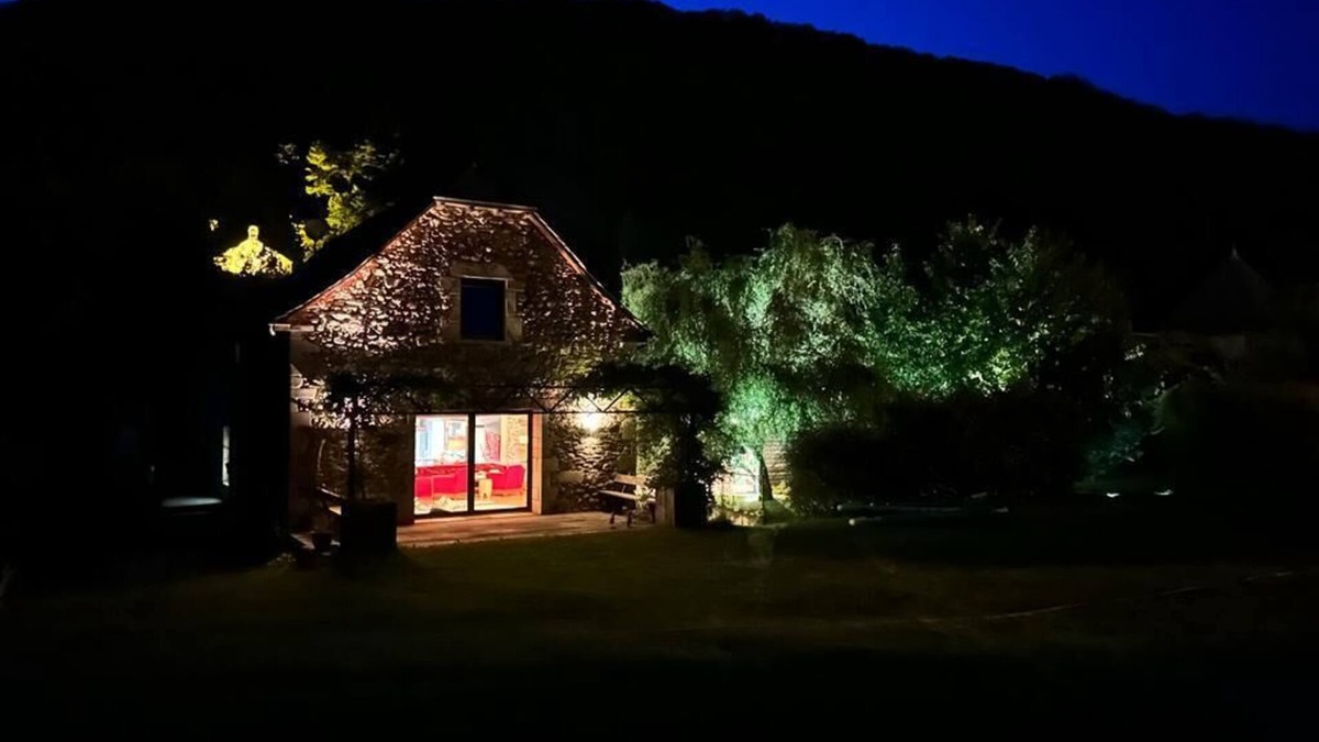 Saint-Geniez-d'Olt House | Grange Dans un Écrin de Verdure, Coeur du Village