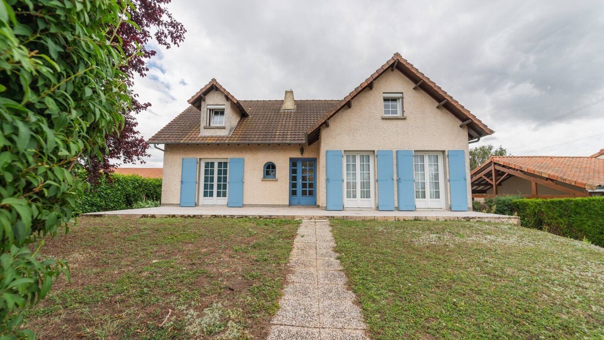 Saint-Georges-les-Baillargeaux House | Champ de Gain: family home with swimming pool 10 minutes from Futuroscope