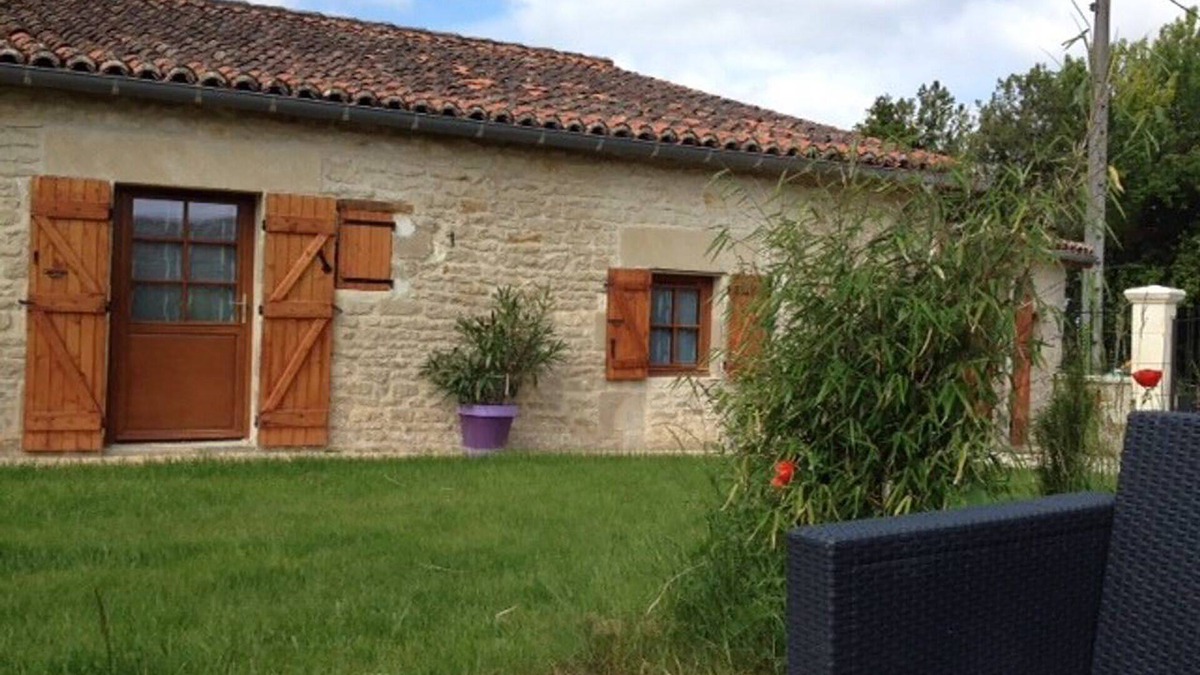 Saint-Georges-les-Baillargeaux House | Charming mini house 2 pers. "M. Seguin's goat" 4 min from Futuroscope