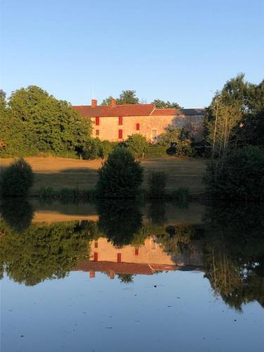 Saint-Martin-Lars-en-Sainte-Hermine House | Le Vieux Château de Saint Martin-Lars