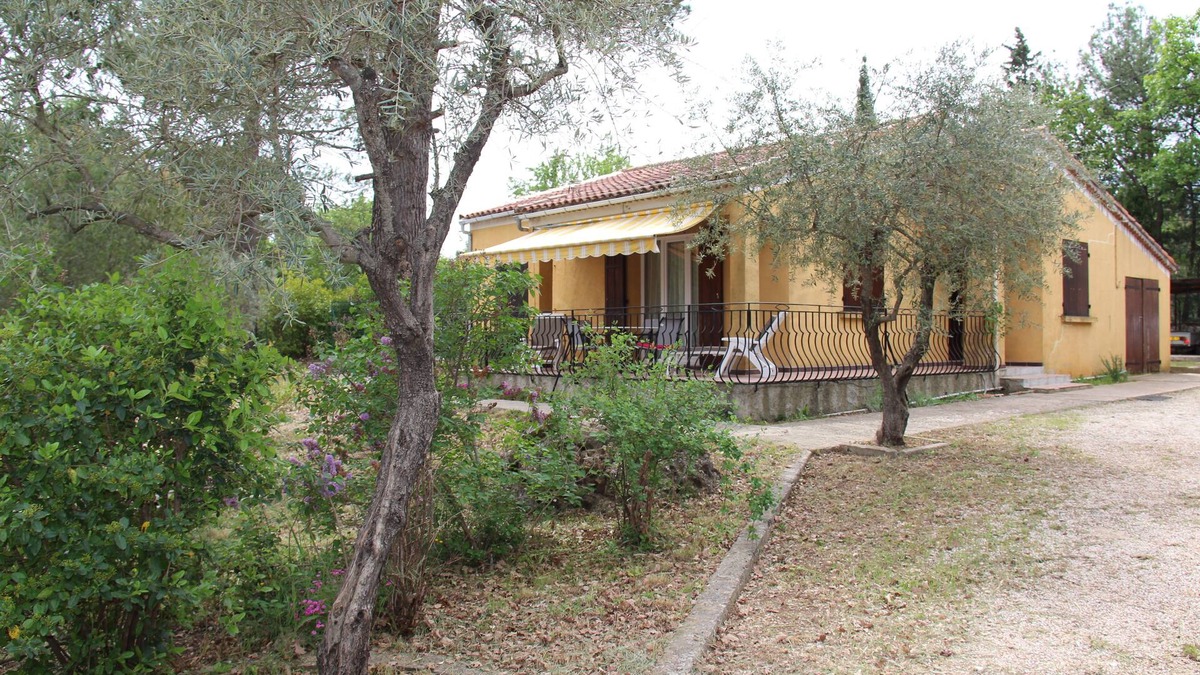 Saint-Maximin-la-Sainte-Baume Villa | Renovated single-storey villa in quiet residential area
