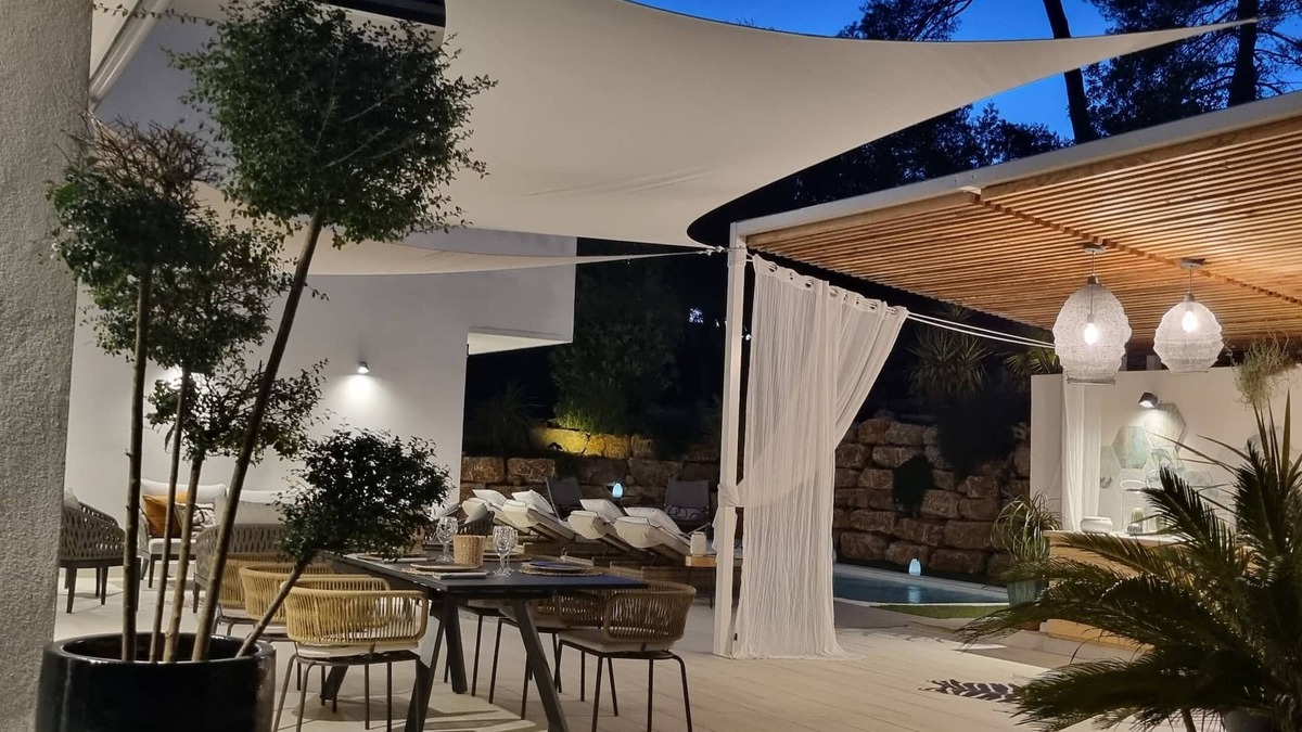 Saint-Maximin-la-Sainte-Baume House | Designer and family architect house heated pool