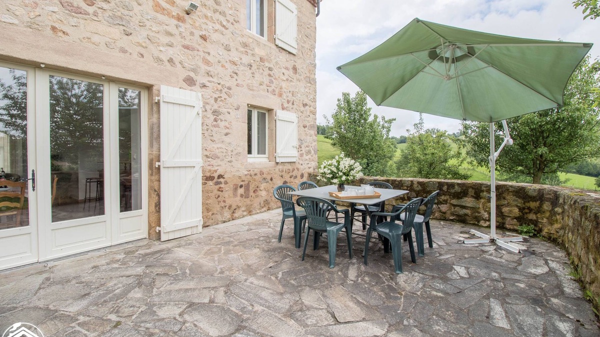 Saint-Quentin-sur-Sauxillanges House | Gîte * MAJES GOULAPIE with terrace and sunset