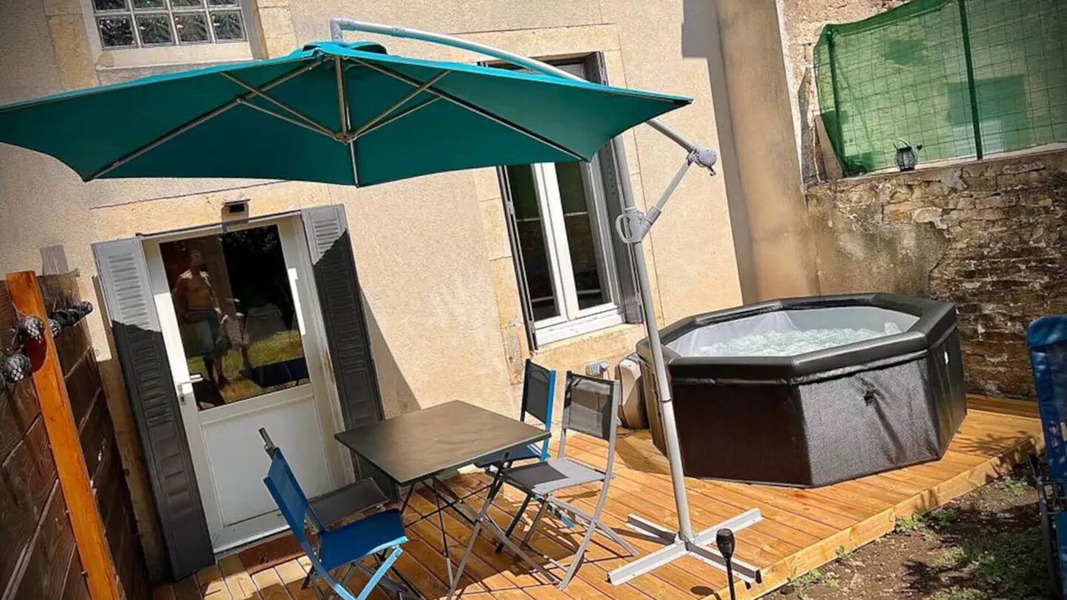 Scey-sur-Saone-et-Saint-Albin Apartment | Superbe Appartement Avec Jardin ET Jacuzzi
