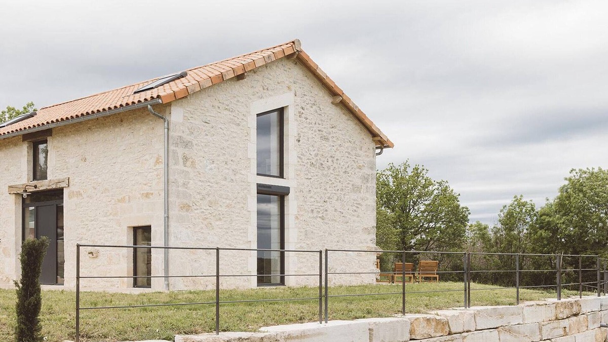 Sorges-et-Ligueux-en-Perigord Cottage | Air-conditioned house with terrace and Wi-Fi, pets allowed, near Périgord Vert