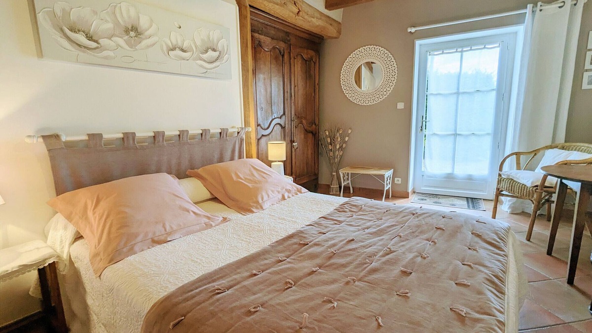 Faverolles Bed & Breakfast | Room with WIFI and pets allowed