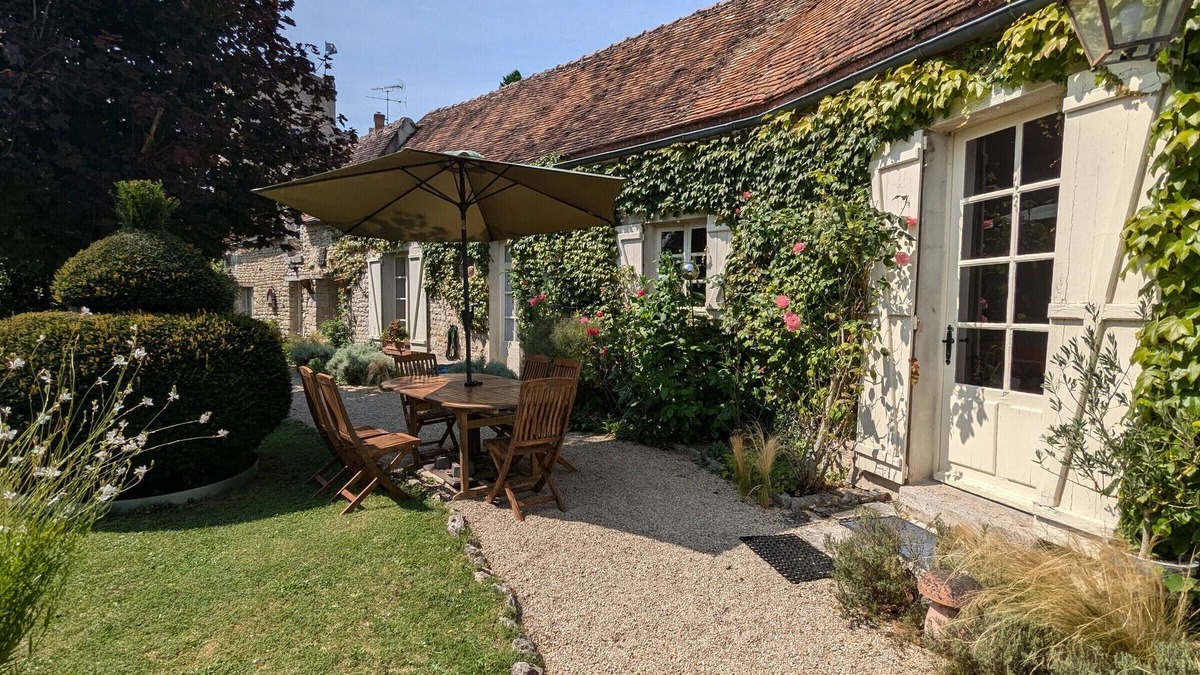 Yevre-le-Chatel Cottage | 18th Century House with Private Garden - Yèvre le Châtel