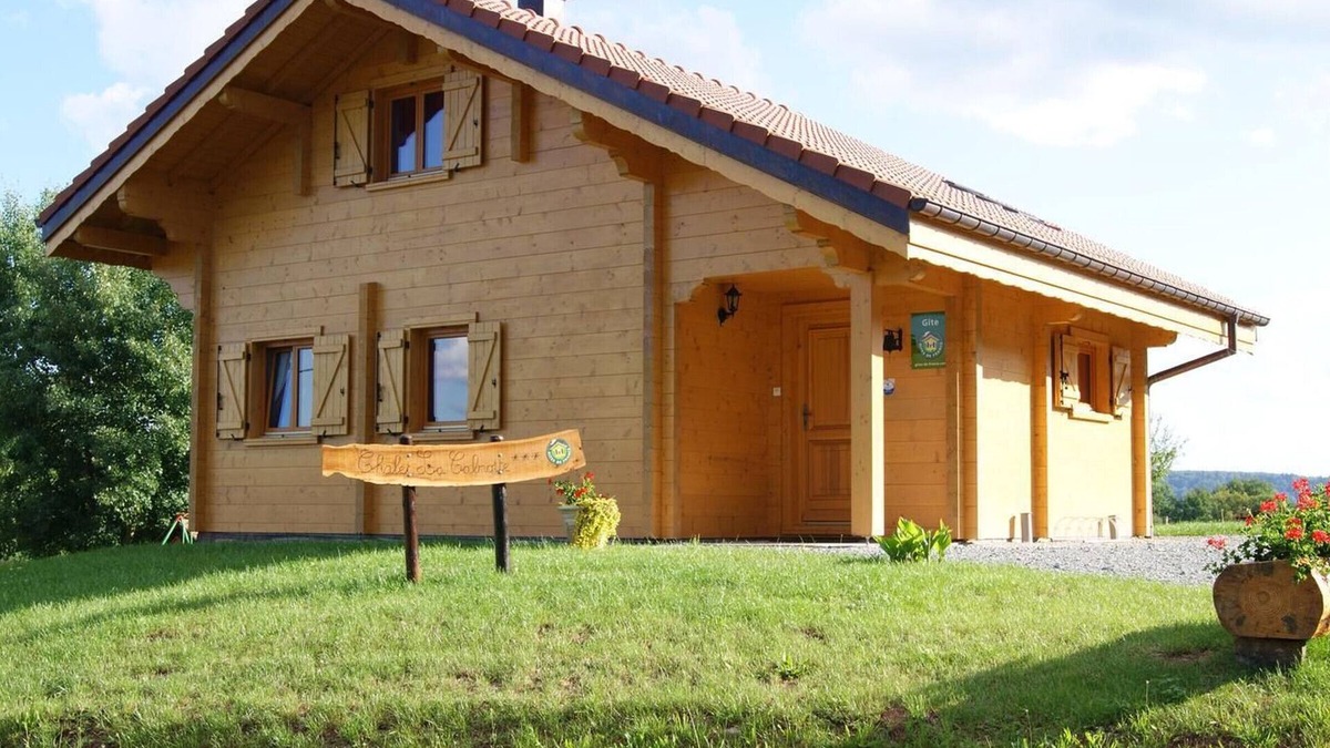 Etobon Cottage | Franc-Comtois chalet with Wifi and fireplace in Étobon