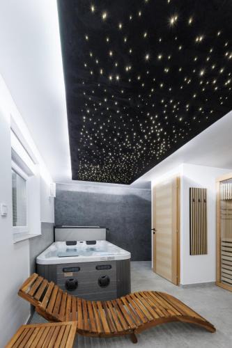 Lopatinec House | Franc Holiday House With a Spacious Terrace, Hot Tub And Sauna