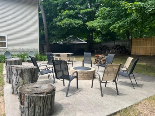 Saugatuck House | Frances Cottage - Walking distance to downtown Saugatuck! Large backyard!