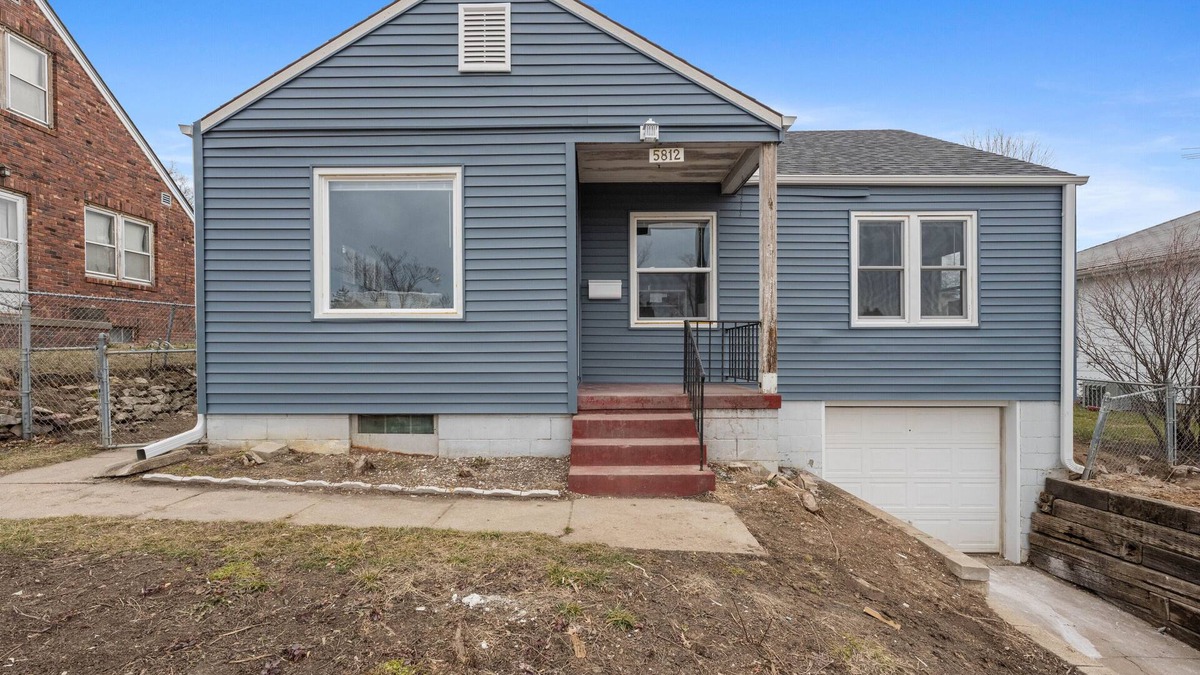 Aksarben - Elmwood Park House | Frances. Cozy pet friendly home.
