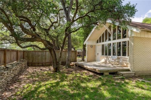 San Marcos House | Frank Lloyd Inspired 3BR - 1'35 Acres & Firepit