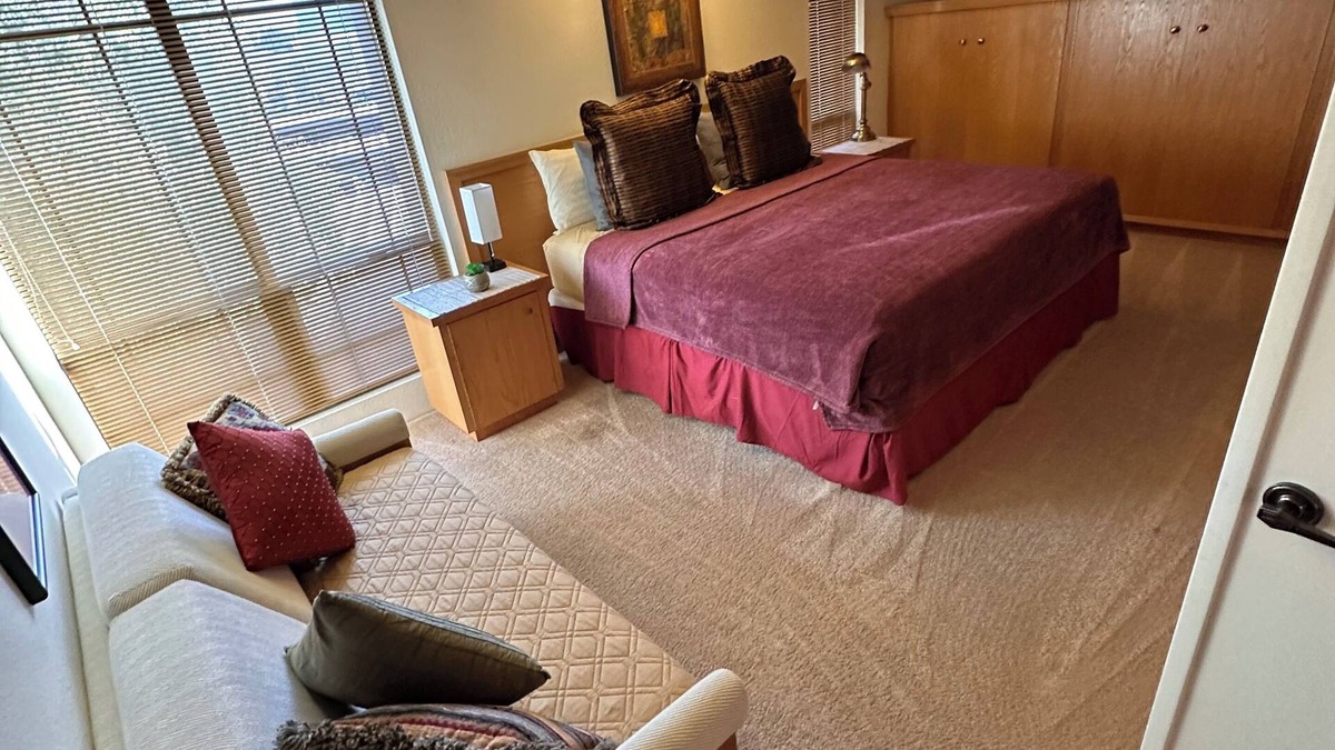 Camelback East Condo | Frank Lloyd Wright on Biltmore Golf Course
