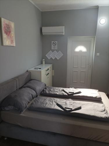Gyor Apartment | Frank's Truck Parking & Diner