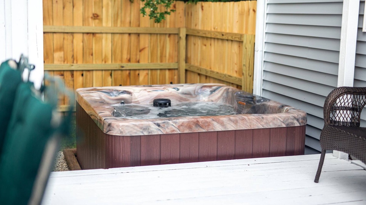 Birch Run Township House | Frankenmuth XMAS Wonderland! | HotTub OPEN| PetsOK