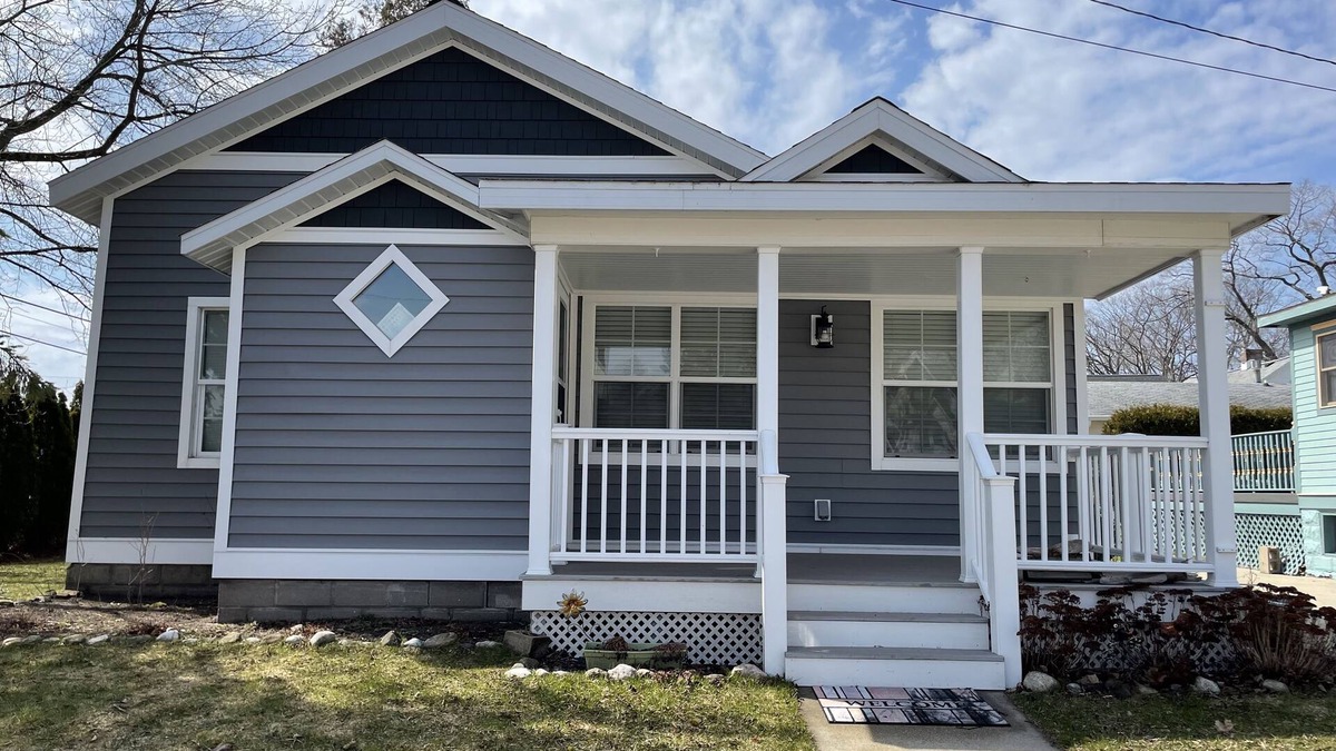 Frankfort Cottage | Frankfort Beach House — Located Just Steps From Downtown Frankfort!