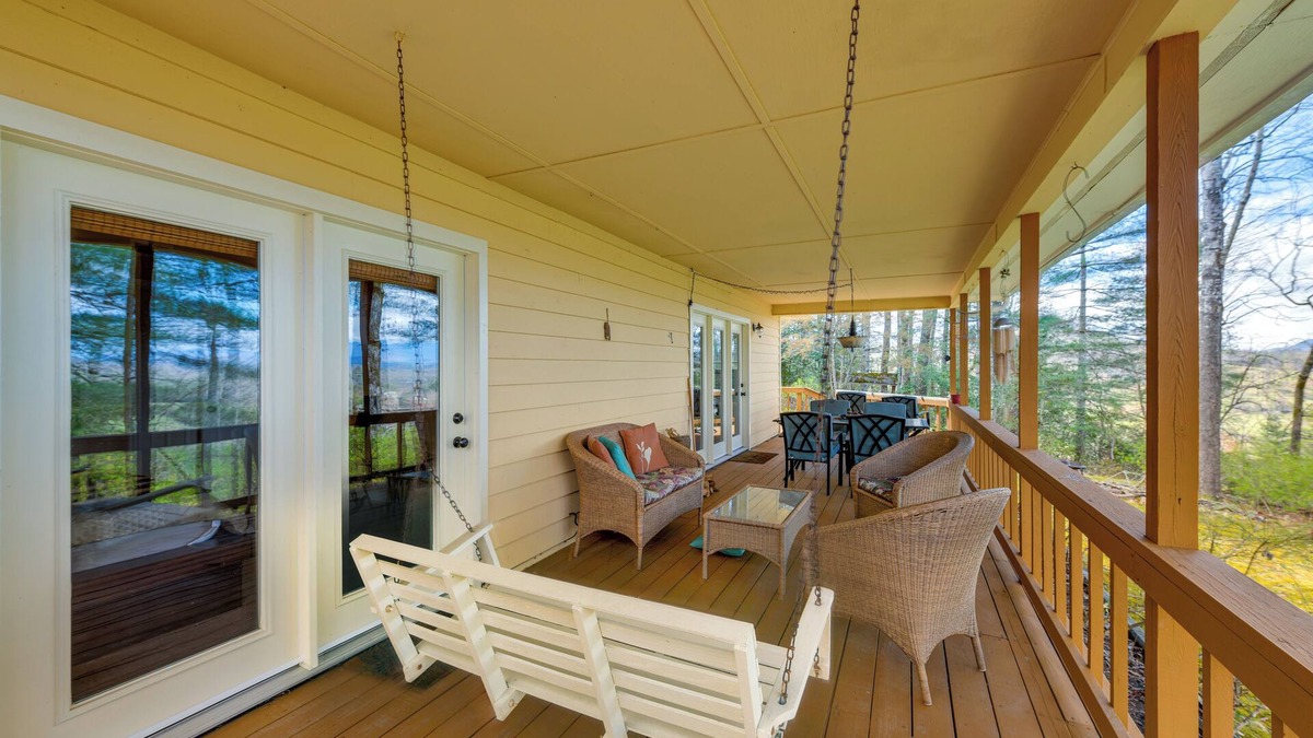 Franklin Cabin | Franklin Cabin: Deck with Smoky Mountain Views!