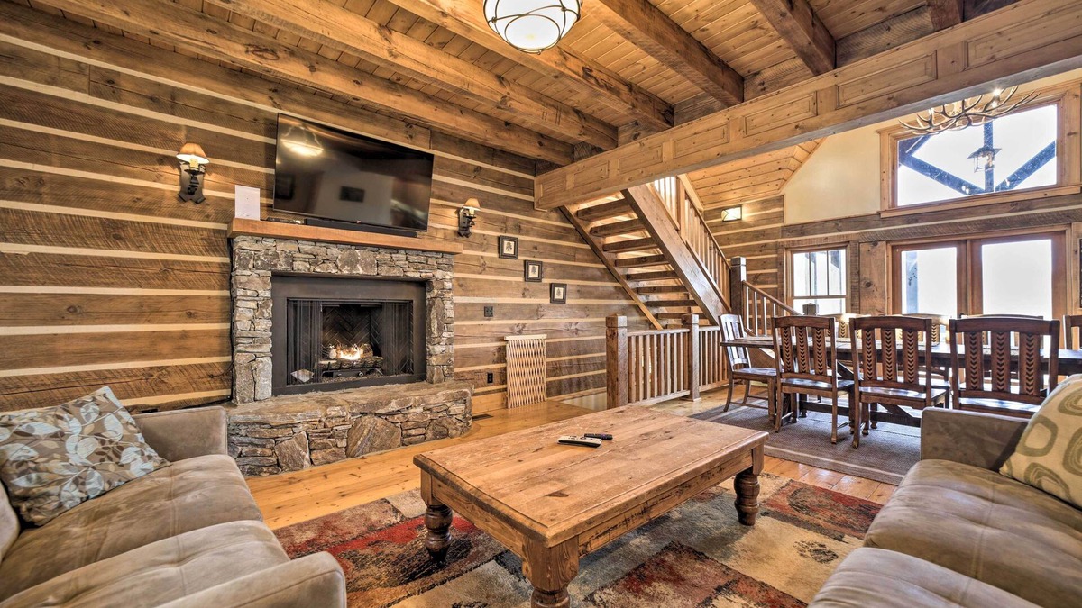 Franklin Cabin | Franklin Cabin w/Hot Tub + Pool Table!