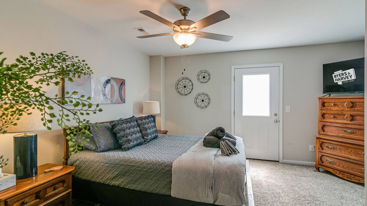 Clarksville House | Franklin Haven by Johnathan (1010 Franklin, #A)