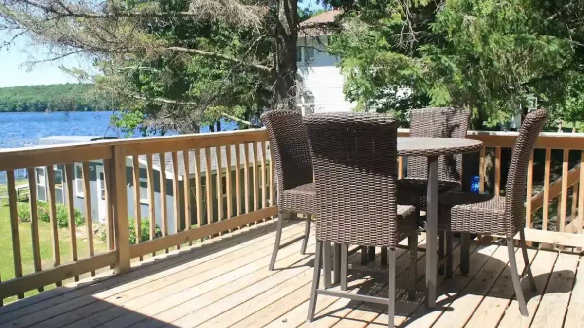 Pelican Rapids House | Franklin Lake Escape