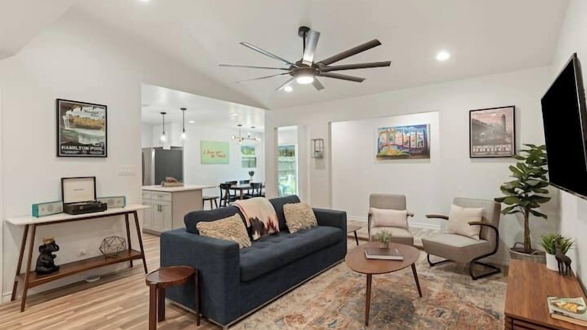 Franklin Park House | Franklin Park, 4BR, King Beds - Dove Springs Oasis
