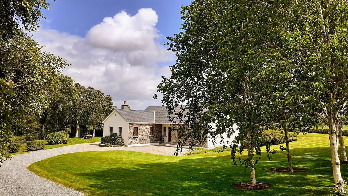 Garrykennedy House | FRAOCH COTTAGE, family friendly in Garrykennedy, County Tipperary