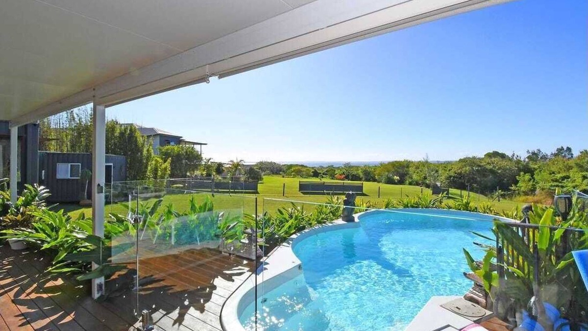 River Heads Cabin | Fraser Coast, Modern Container Home + Cabin, Pool, Pets ok, Boat Ramp 5min