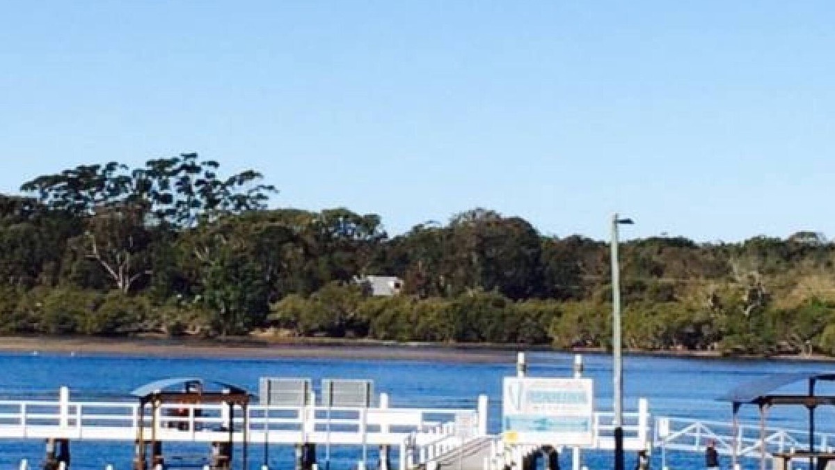 Laurieton Apartment | Frasers Cottage - close to Laurieton shops and club