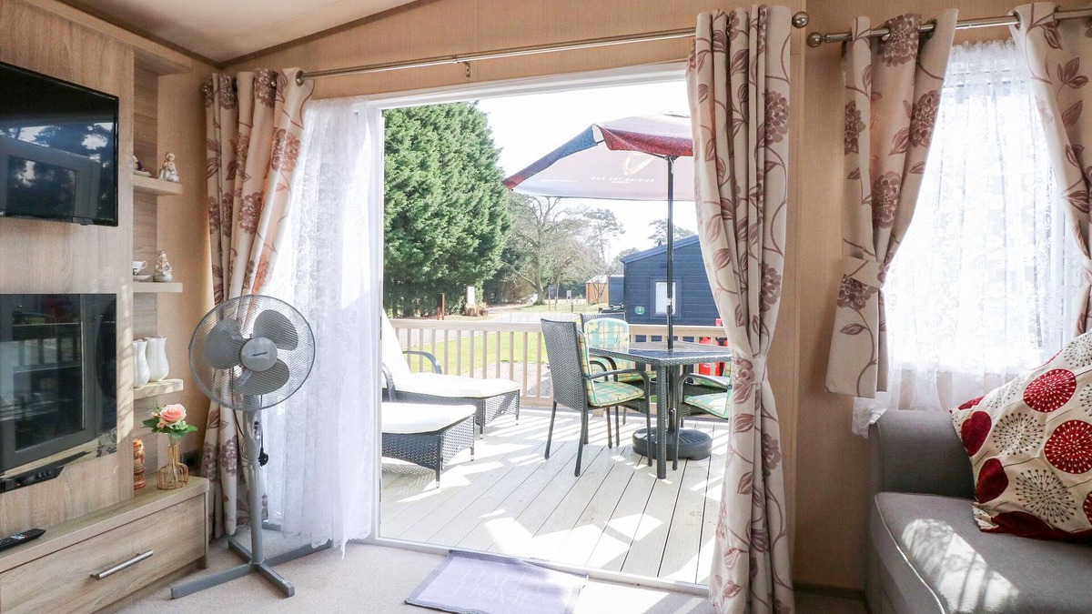 Hopton Cottage | Freddy's Lodge, Foxburrow Hang