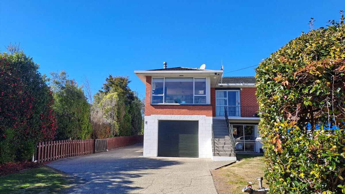 Two Mile Bay House | Frederick Street - Homely, retro family bach