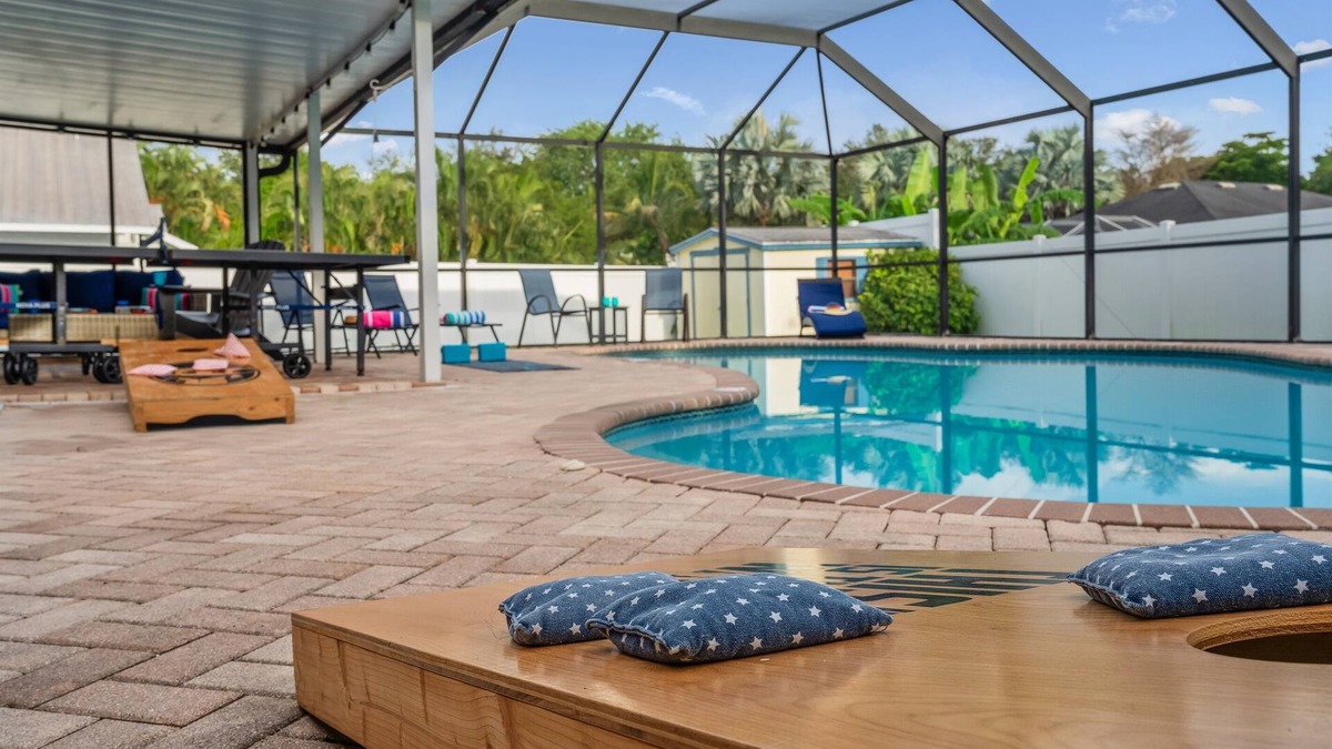 Palma Sola House | Free 5th Night! Stay 4 in Sept/Oct – Heated Pool, Hot Tub, 10 Min to Beach