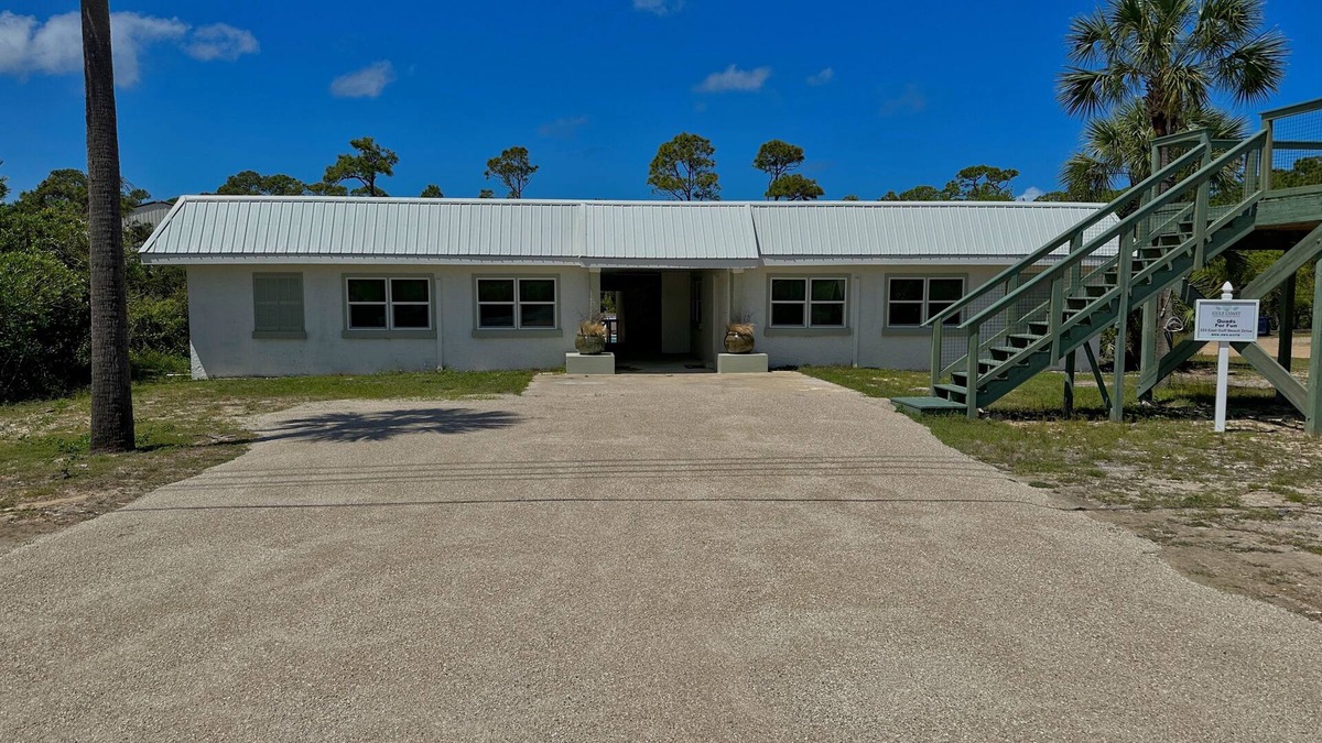 East End House | Free Beach Gear Credit, 2-Min Walk To Beach, Swimming Pool!