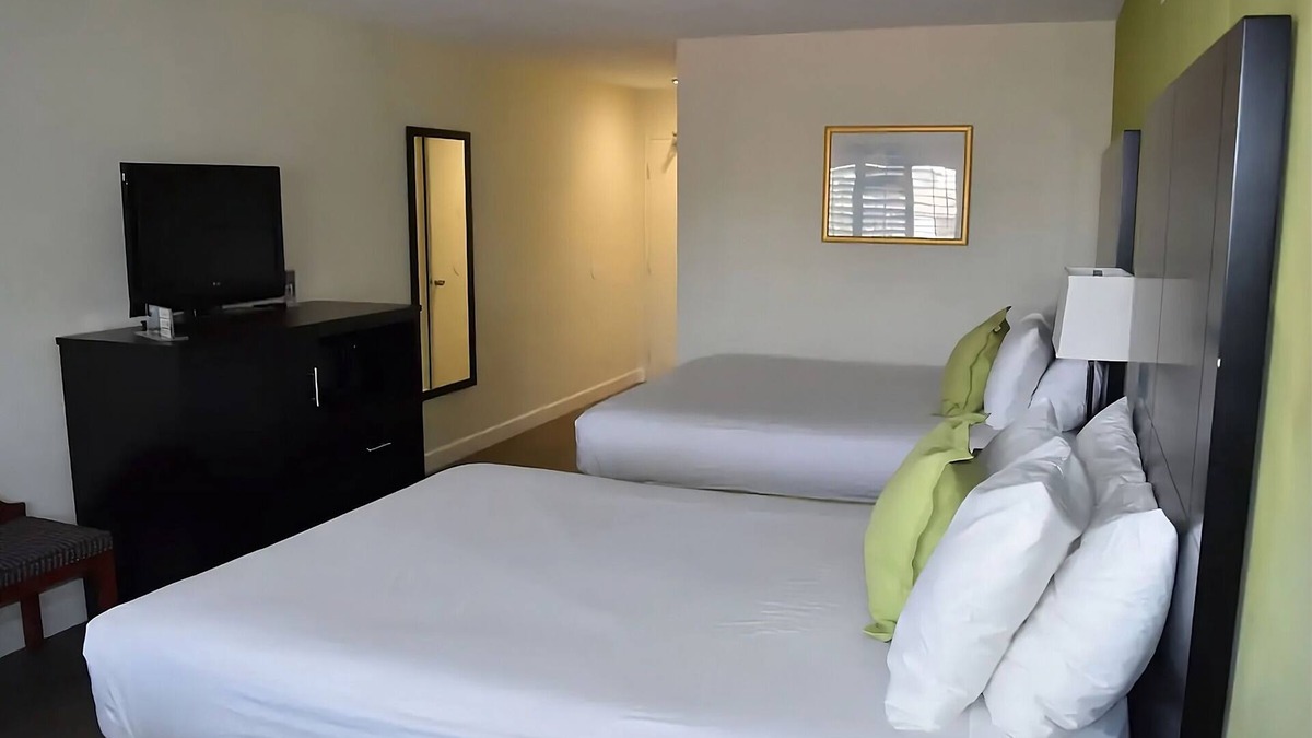 Old Town Hotel | FREE Bfast! Located Within Walking Distance of Old Town San Diego State Park!